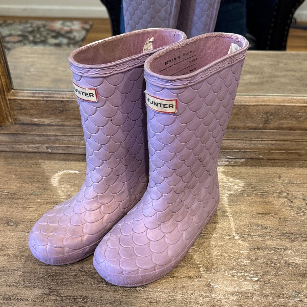 Hunter Lilac Scallop-Textured Kids Rain Boots